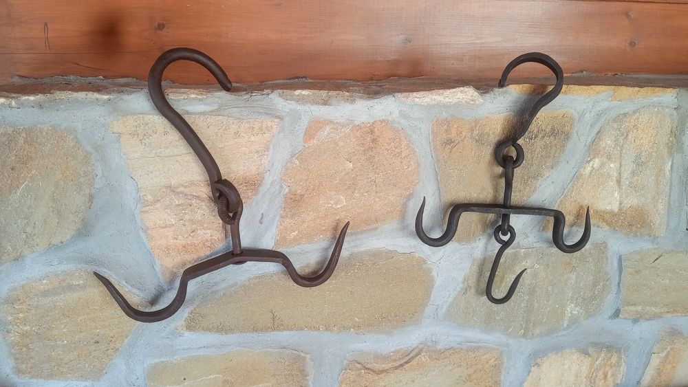 Ченгел,куки за месо.. Саджак.Аптечка-2 броя.