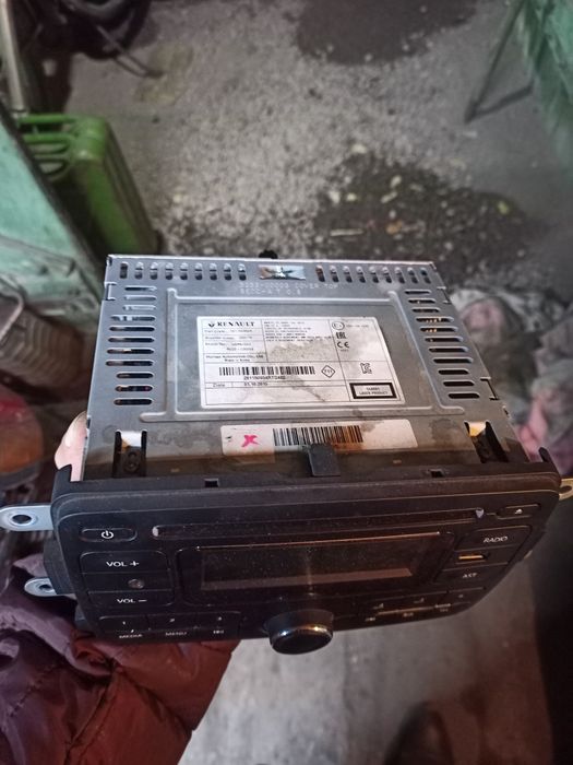 Продам магнитоллу на Рено Дастер.