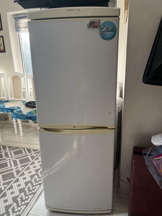 Продам холодильник б/у LG