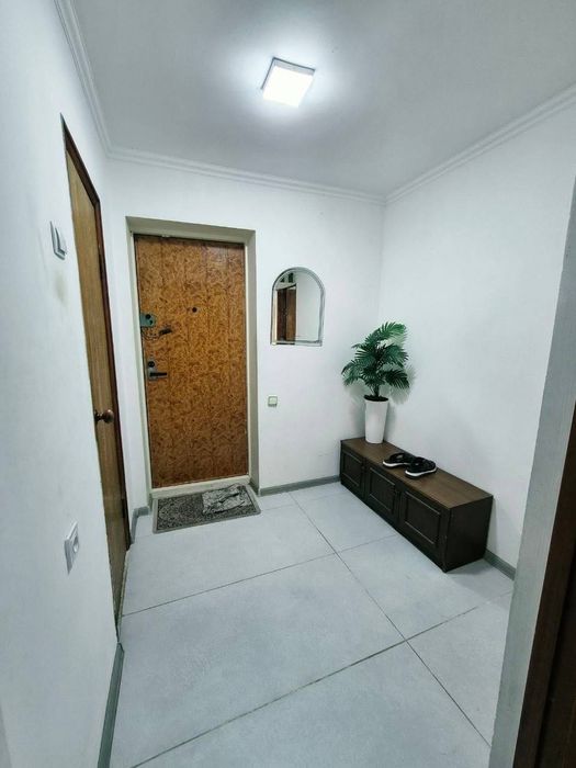 Шота Руставели Трехкомнатная 70m2 Кирпич 3/2/5 Ремонт Евро новый