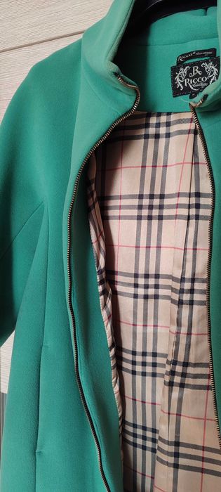 Продам пальто. В подарок длинные перчатки.