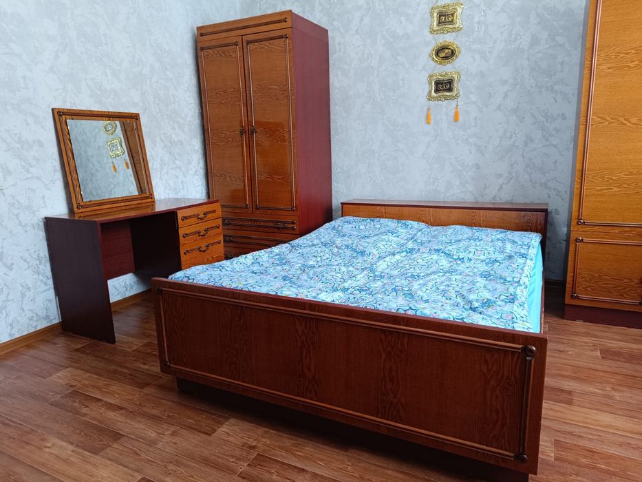 Продам спальный гарнитур