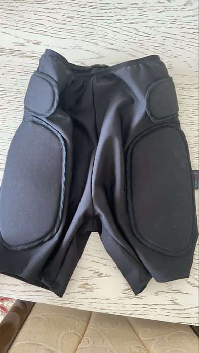 Защитыные шорты для фигурного катания для девочки