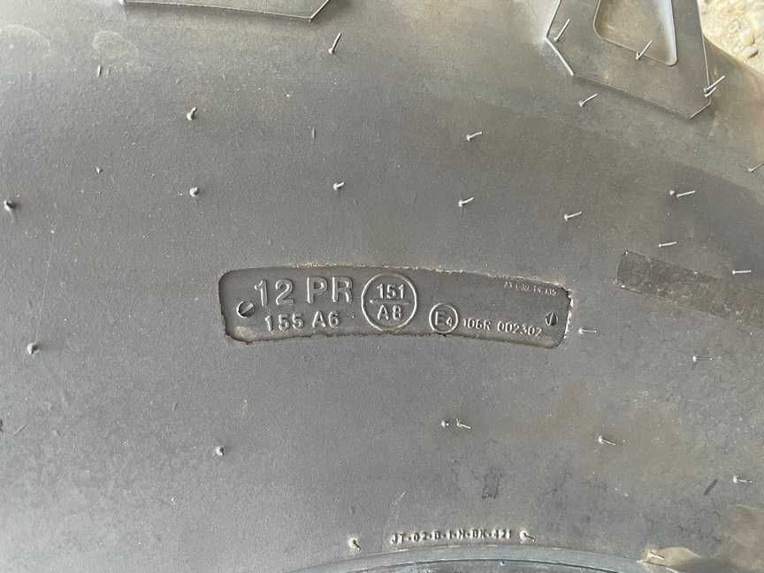 Anvelope noi 23.1-30 cu 12 pliuri marca BKT pentru combina