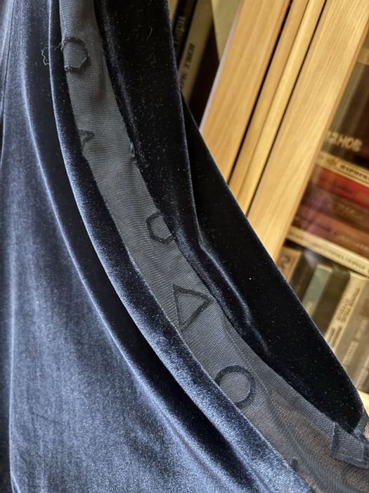 Черное платье прямого кроя