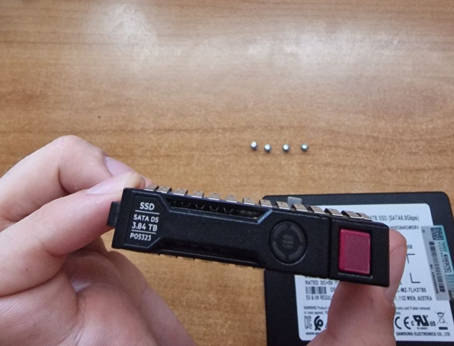 SSD Samsung PM883 3.84TB SATA + Шина  HPE Smart Carrier