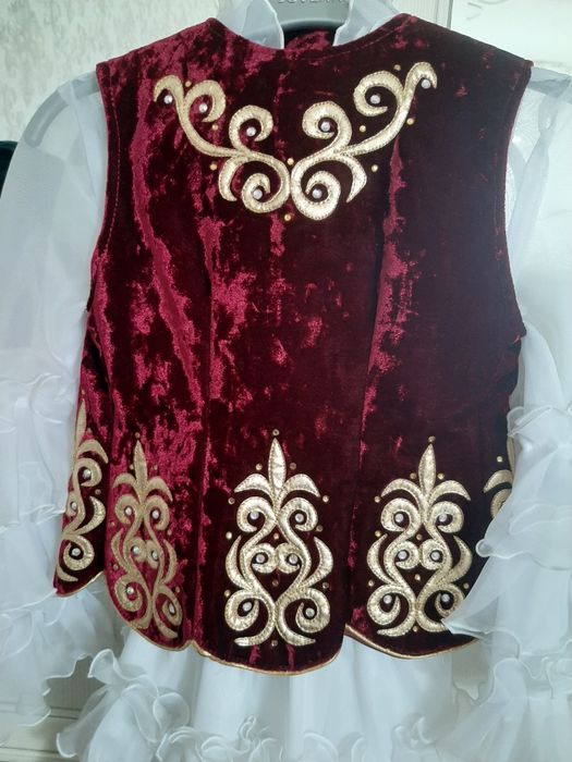 Продам костюм для девочки