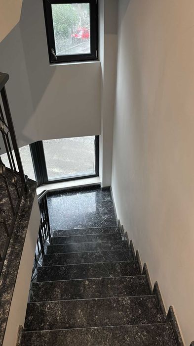 Zugravit Scari de bloc