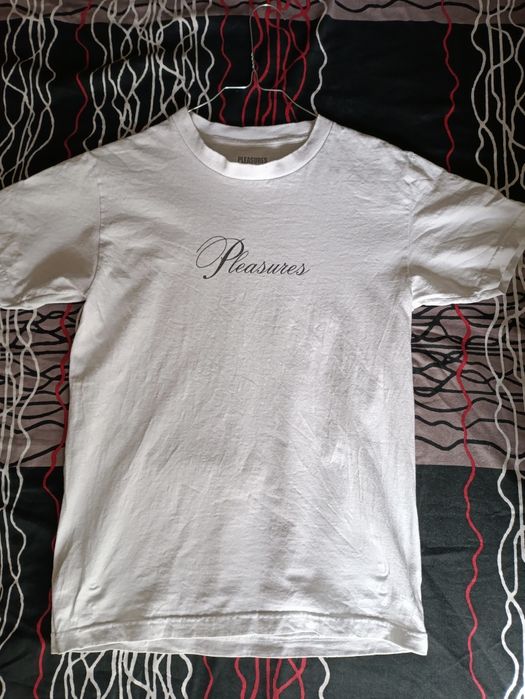 Pleasures T-shirt