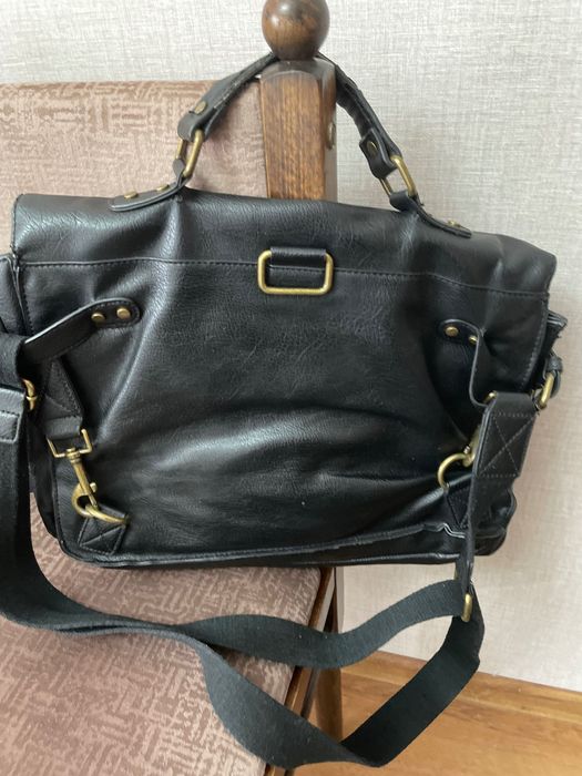 Продам портфель кожзаменитель