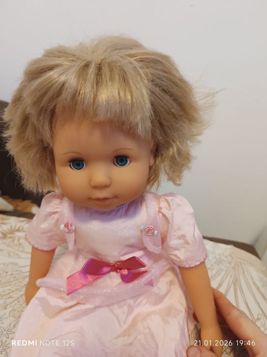 Păpușa care vorbește în limba germana