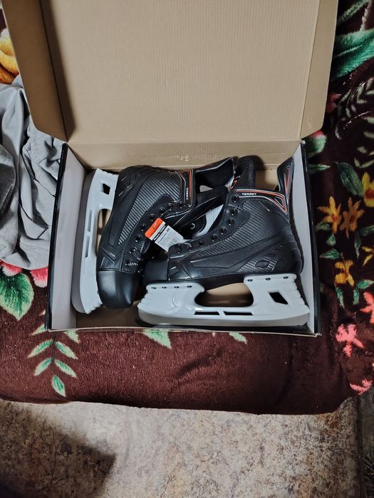 Продам коньки хоккейные Модель:Terret