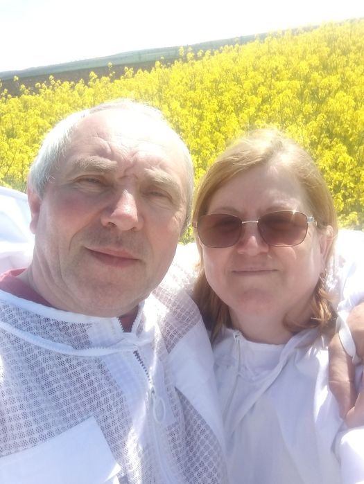 Miere de albine naturală .