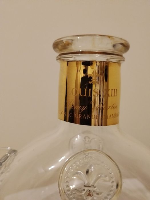 Sticlă de coniac Remy Martin colecția Louis XIII Baccarat