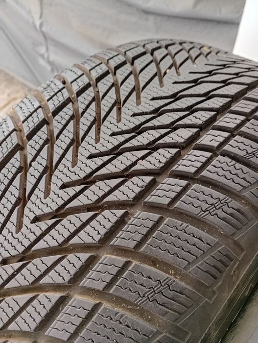 Почти нови 2бр.235/45/18 Goodyear UGP 3 dot3024