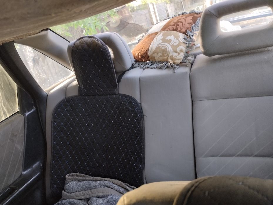 Машина Ауди 80 б4