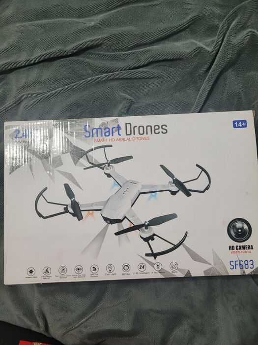 Дрон с камерой и пультом управления