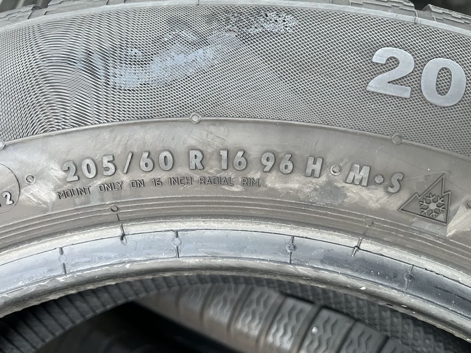 2бр 205/60/16 на 6мм с 23дот