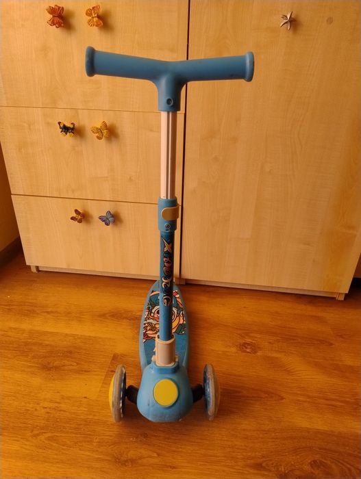 Trotineta cu trei pedale