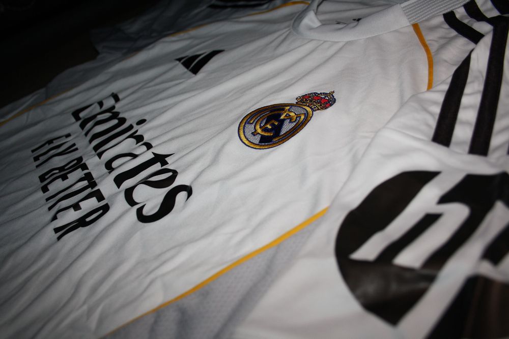 Real Madrid 25/26 домакински екип