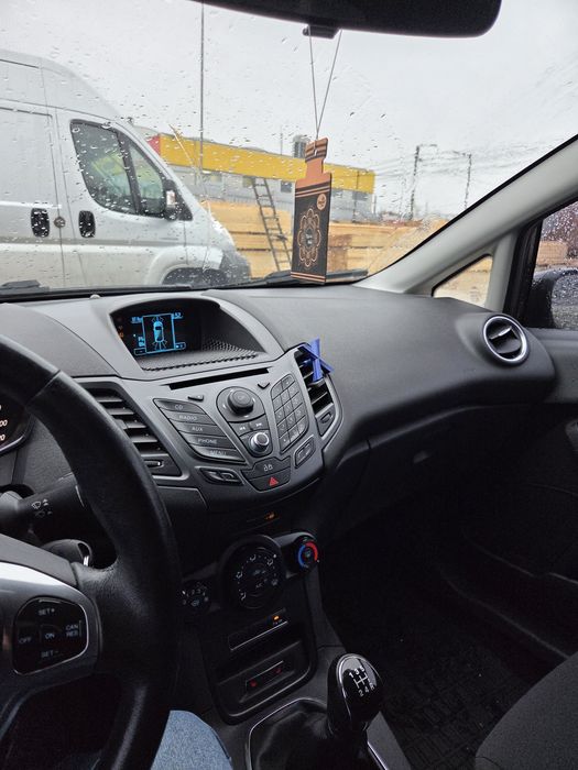 Vând Ford Fiesta