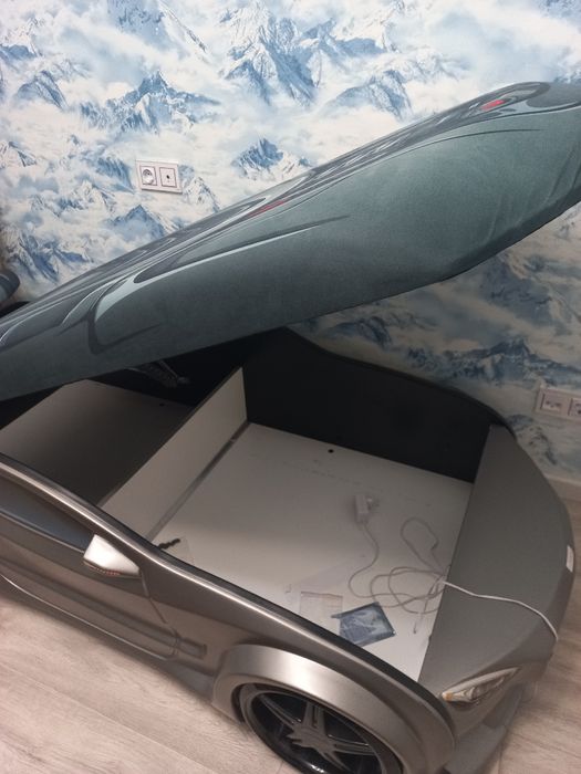 Продаю детский кровать- машина