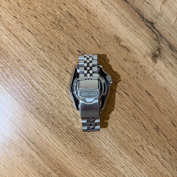 Продам часы Seiko 5 Diver GMT White