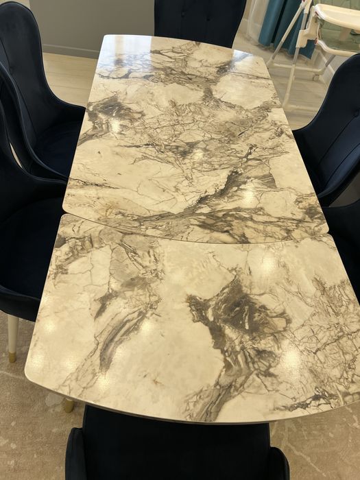 Кухонный стол со стульями