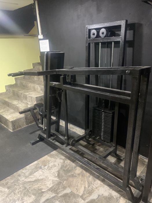 Фитнес уред за рамо с фиксирани тежести