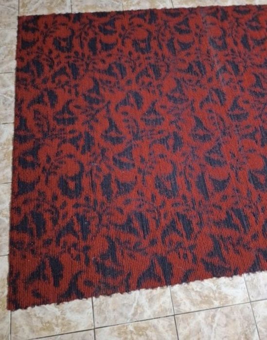 Covor roșu + negru 2,4/1,6 m