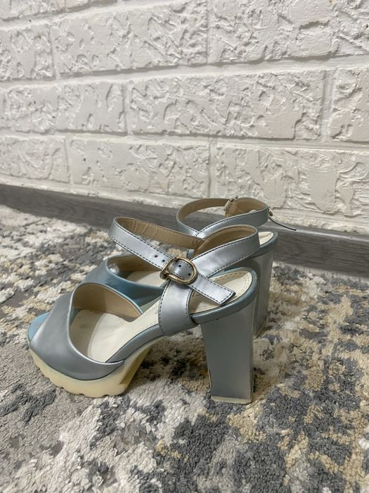 Продаются туфли женские