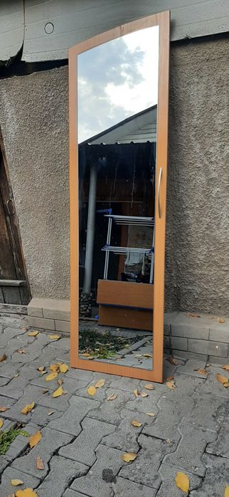 Продам дверцу с зеркалом