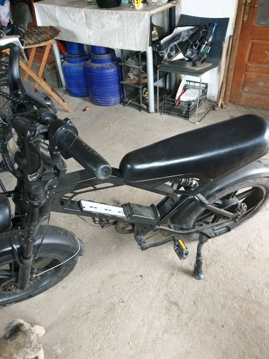 Bicicleta electrica stil scuter