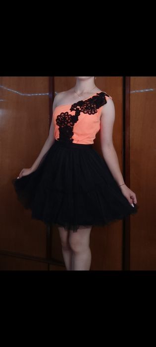 Rochie elegantă asimetrică corai & negru cu dantelă și fustă tutu