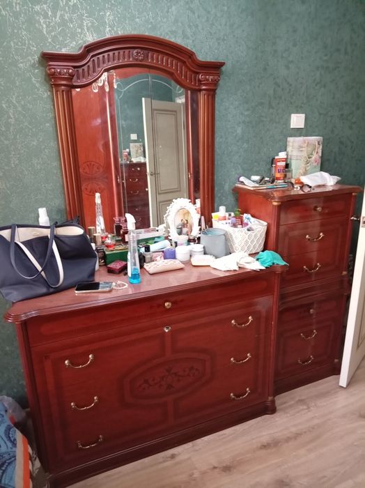 Продаю спальный гарнитур
