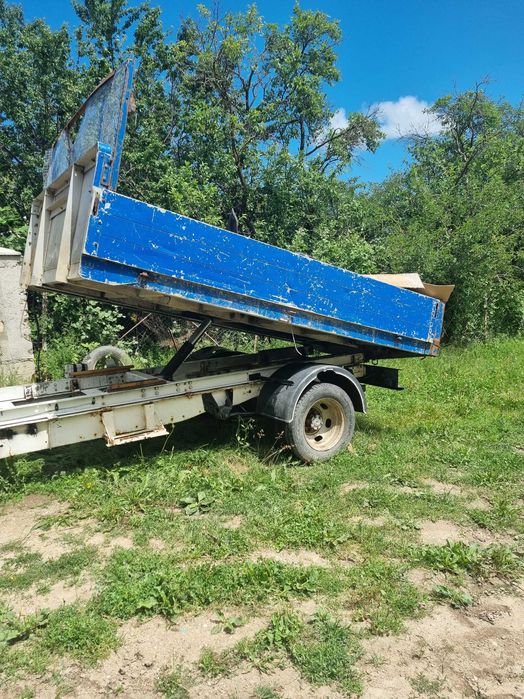 Vand remorca basculabila