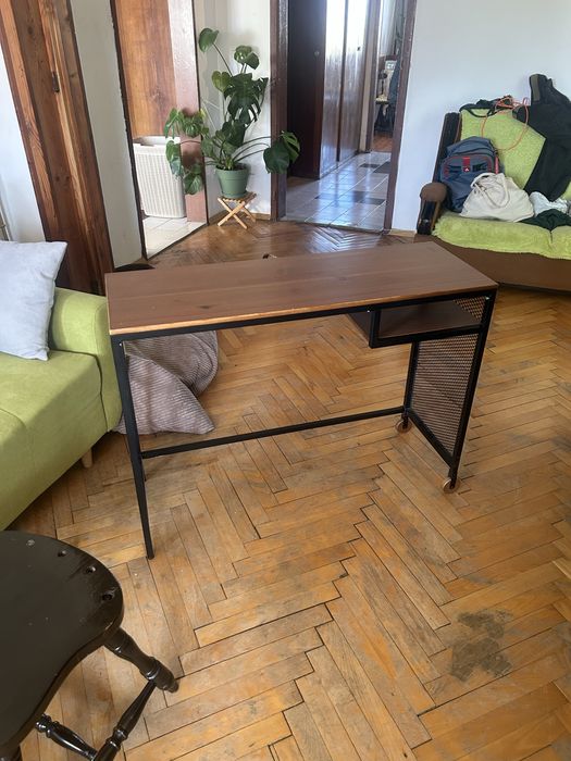 Бюро за лаптоп от Икеа