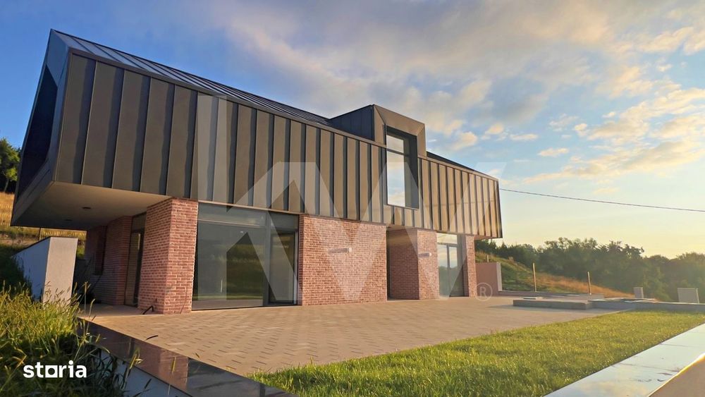 Casa arhitectura moderna cu panorama spre Muntii Fagaras si Cetatea Ci