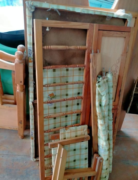 Продам манежку и коляску дешего
