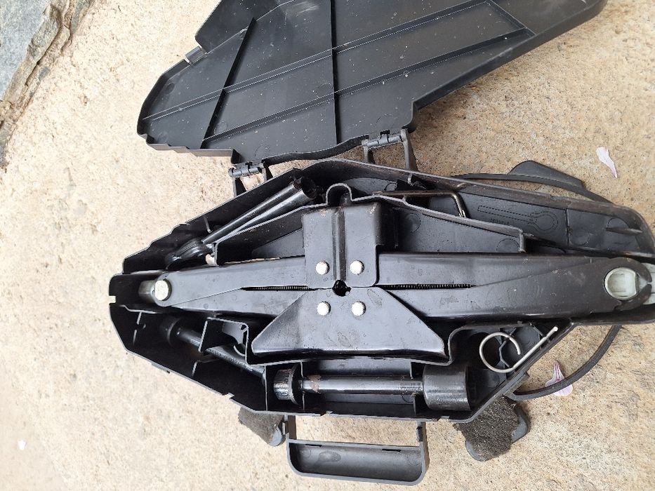 Комплект инструменти крик,ключ Рено трафик /Опел Виваро