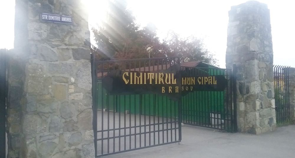 Se vand 2 locuri de veci cu concesiune