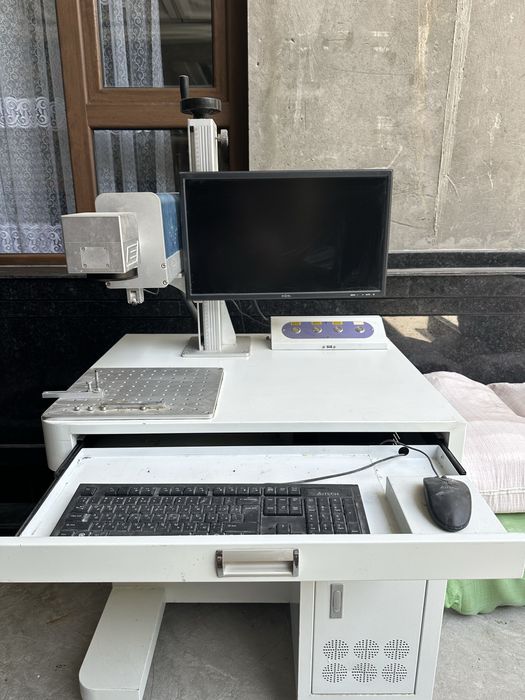 lazer stanok СО2 sotiladi srichno
