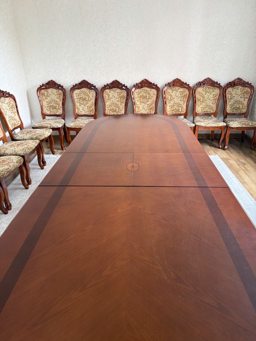 Продается стол со стульями