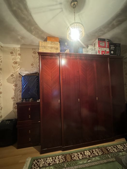 Спальный гарнитур с комодом и зеркалом