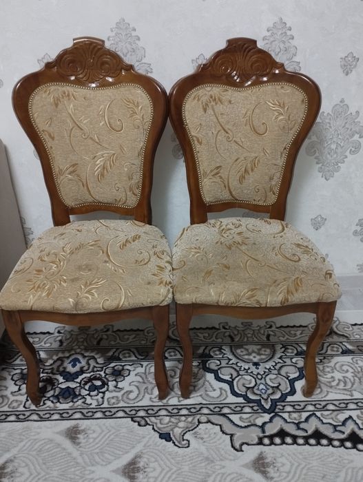 Б/у стулья для гостиной