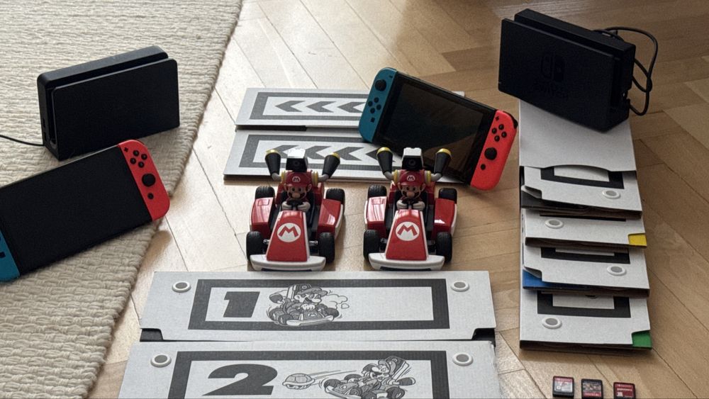 Nintendo Switch + Mario Kart