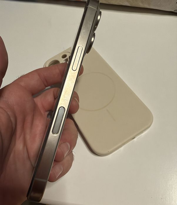 Iphone 16 Pro Neverlook inca in garantie