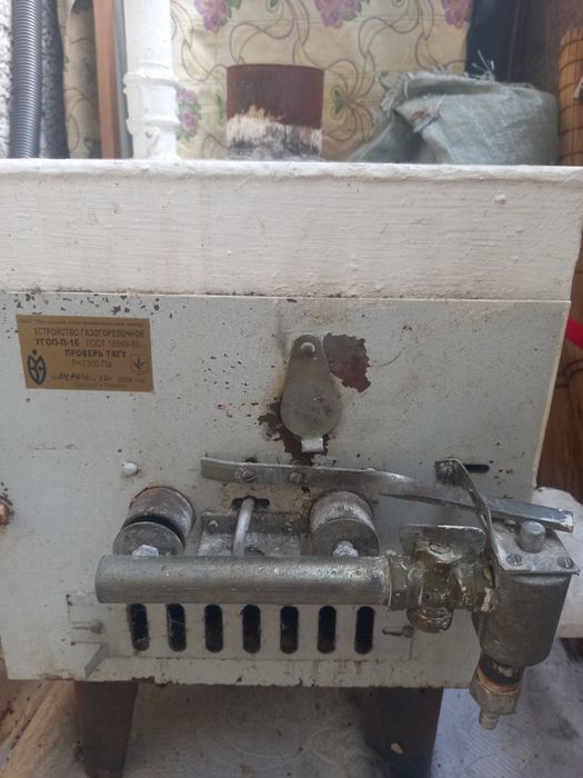 Продам газовую напольную печь.