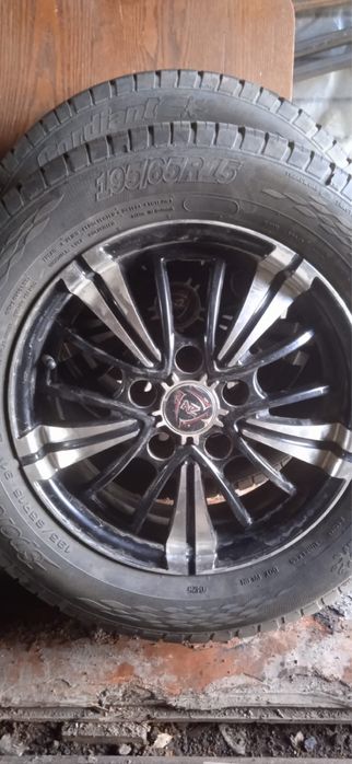 Продам диски с шинами на 15 новые