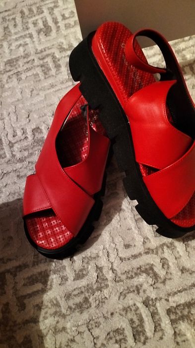 Продам кожаные сандали